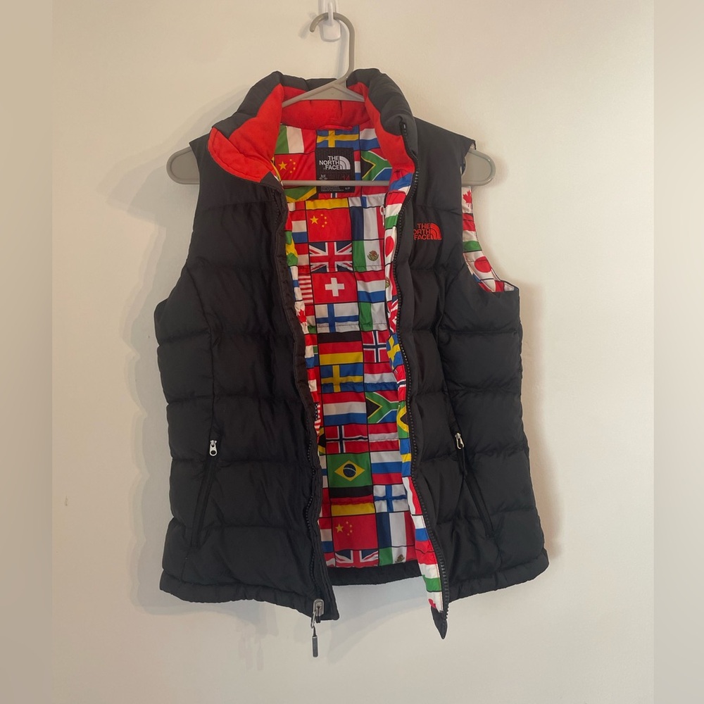 The North Face Women’s Sochi RU/14 Flags 700 Down Vest Size S